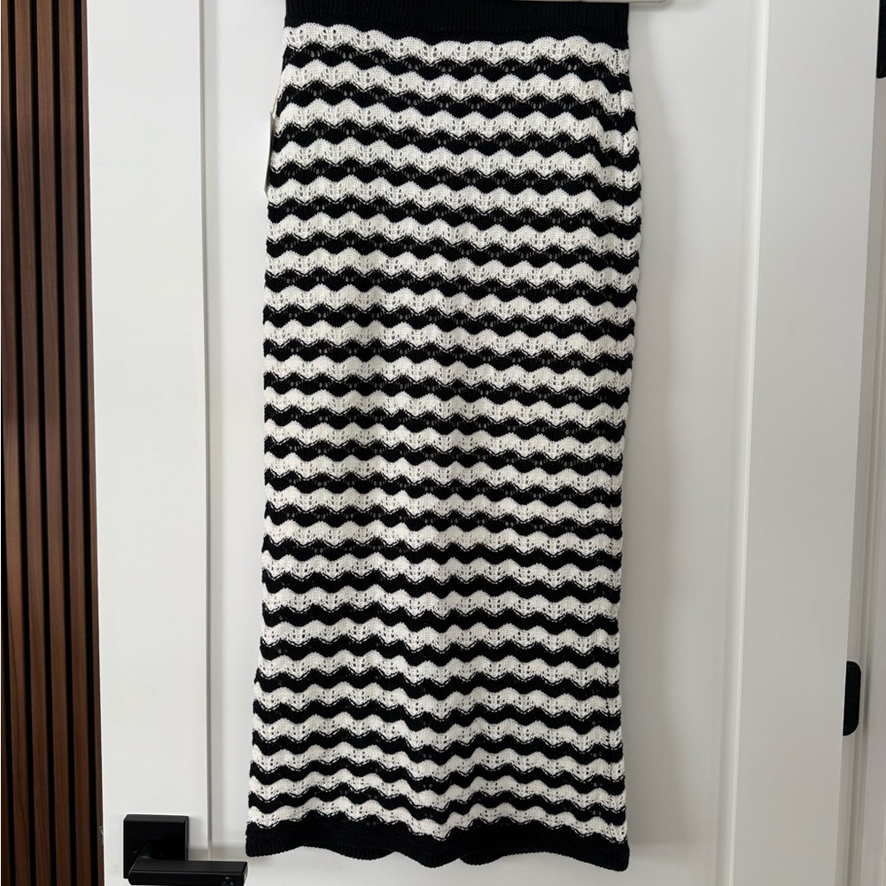 Black and White Chevron Knit Set - Picture 6 of 12